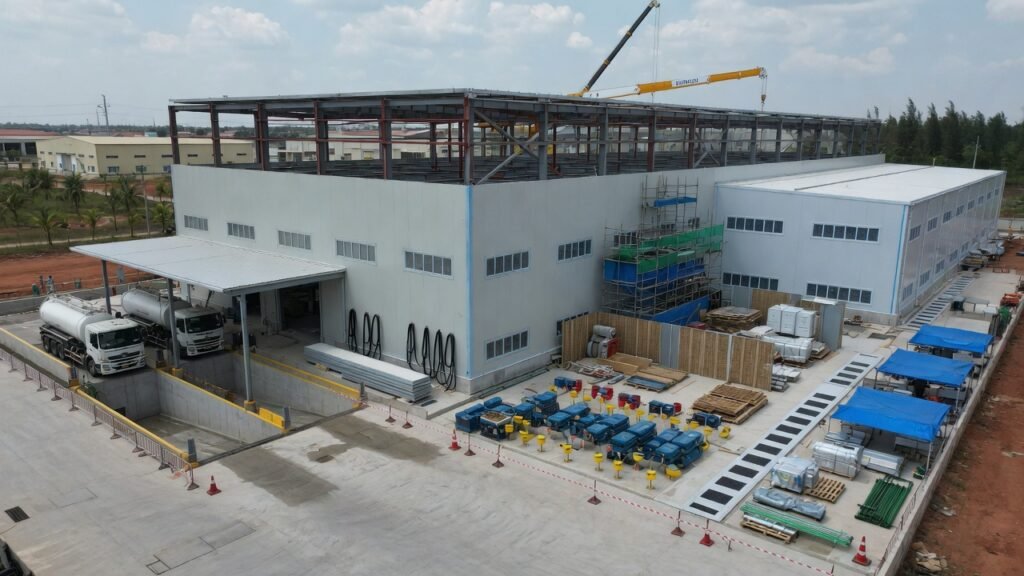 nhà máy TH Sóng Thần 3 2026, nhà xưởng chế biến thực phẩm đang dựng khung